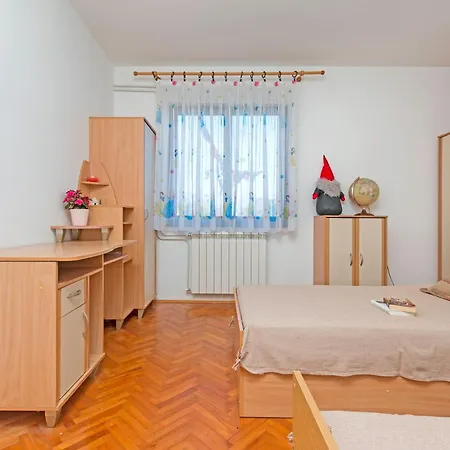 Bright & Spacious With Terrace In Stinjan * Pula