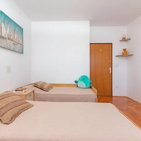 Appartement Bright & Spacious With Terrace In Stinjan