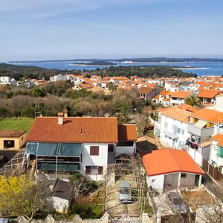 Apartment Bright & Spacious With Terrace In Stinjan *