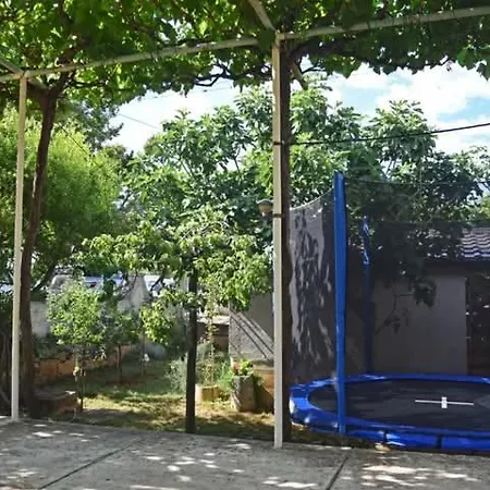 Bright & Spacious With Terrace In Stinjan Pula