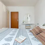 شقة Bright & Spacious With Terrace In Stinjan