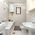 Bright & Spacious With Terrace In Stinjan