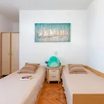 Bright & Spacious With Terrace In Stinjan شقة بولا
