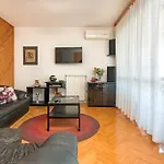 Bright & Spacious With Terrace In Stinjan *