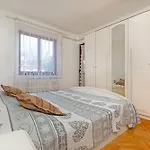 Bright & Spacious With Terrace In Stinjan