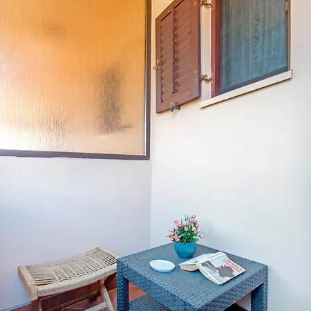 Apartman Bright & Spacious With Terrace In Stinjan *