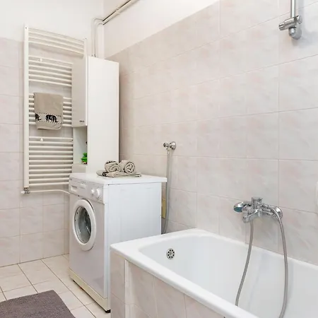 Bright & Spacious With Terrace In Stinjan Apartman *