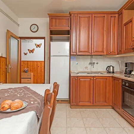 Bright & Spacious With Terrace In Stinjan Apartment Pula