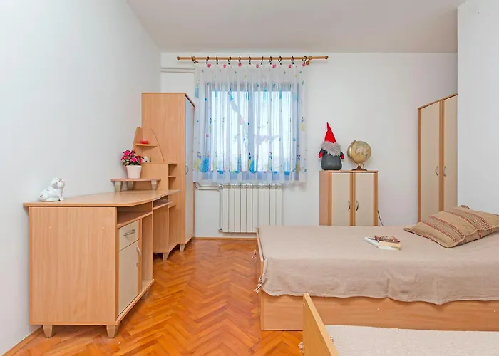 Bright & Spacious With Terrace In Stinjan * Pula