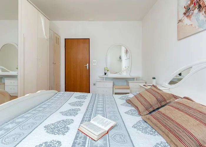 Appartement Bright & Spacious With Terrace In Stinjan