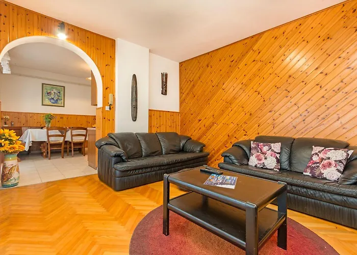 Bright & Spacious With Terrace In Stinjan Appartement