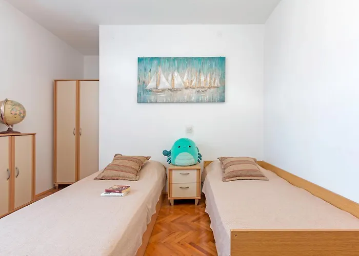 Bright & Spacious With Terrace In Stinjan Appartement Pula