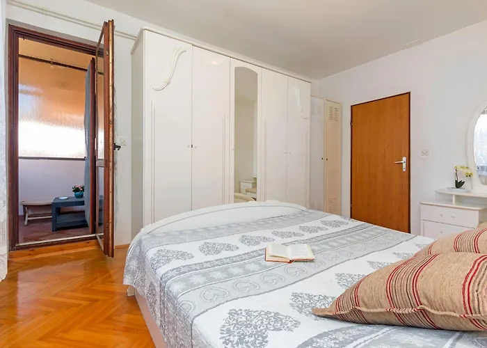 Appartement Bright & Spacious With Terrace In Stinjan Pula
