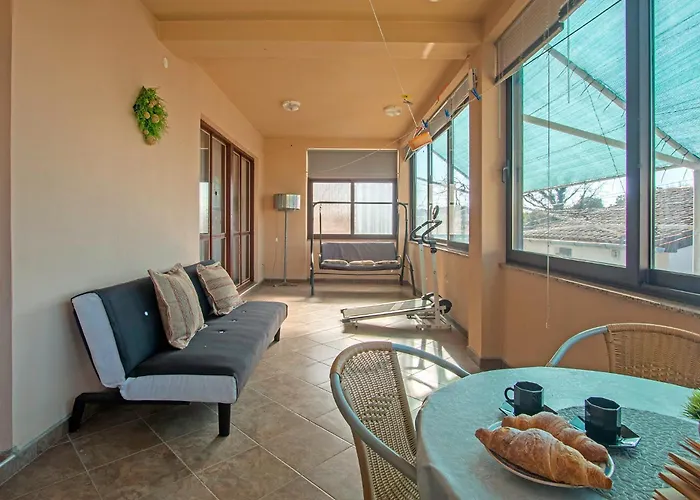 Bright & Spacious With Terrace In Stinjan Appartement
