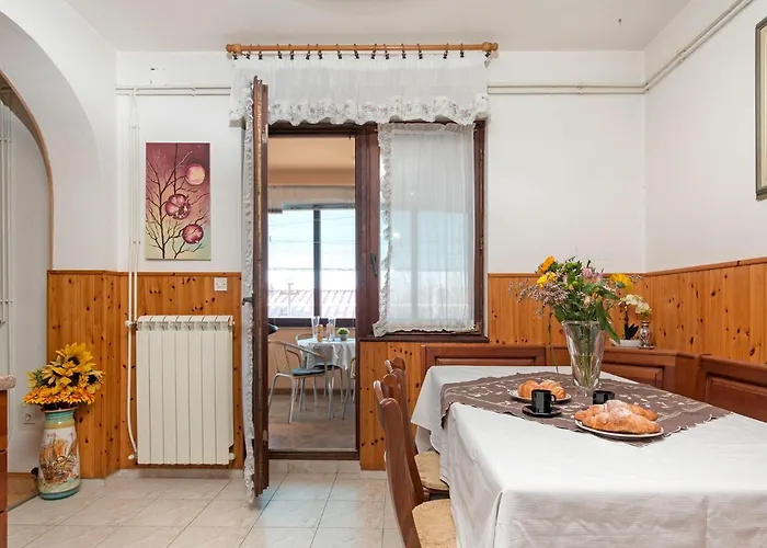 Bright & Spacious With Terrace In Stinjan Appartement *