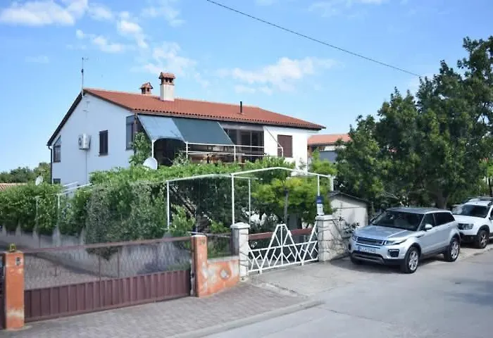 Bright & Spacious With Terrace In Stinjan Appartement *