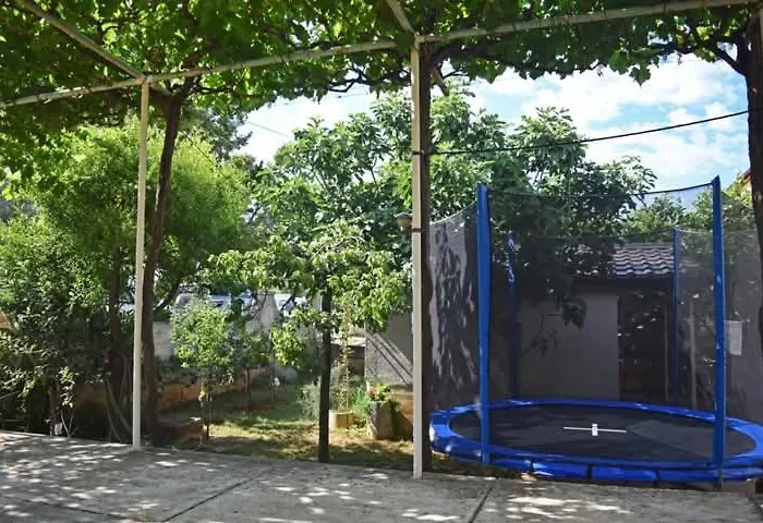 Bright & Spacious With Terrace In Stinjan Pula